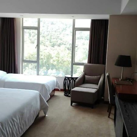 Golden Palm Hotel Чжухай Экстерьер фото